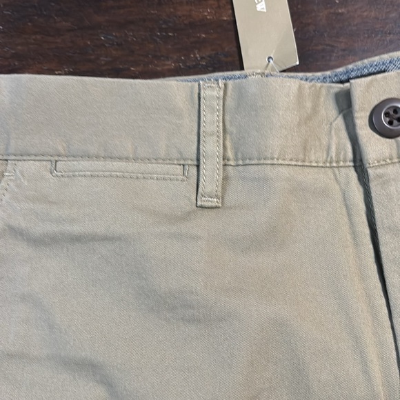 New with Tags! 💚 Men’s J. Crew 7” Stretch Chino Khaki-green Shorts - 28” Waist - Picture 3 of 10
